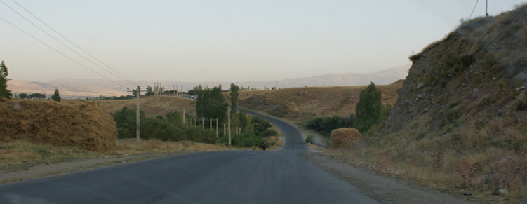 پیچ روستای رزگه- منظره ای زیبا از جاده مرگور